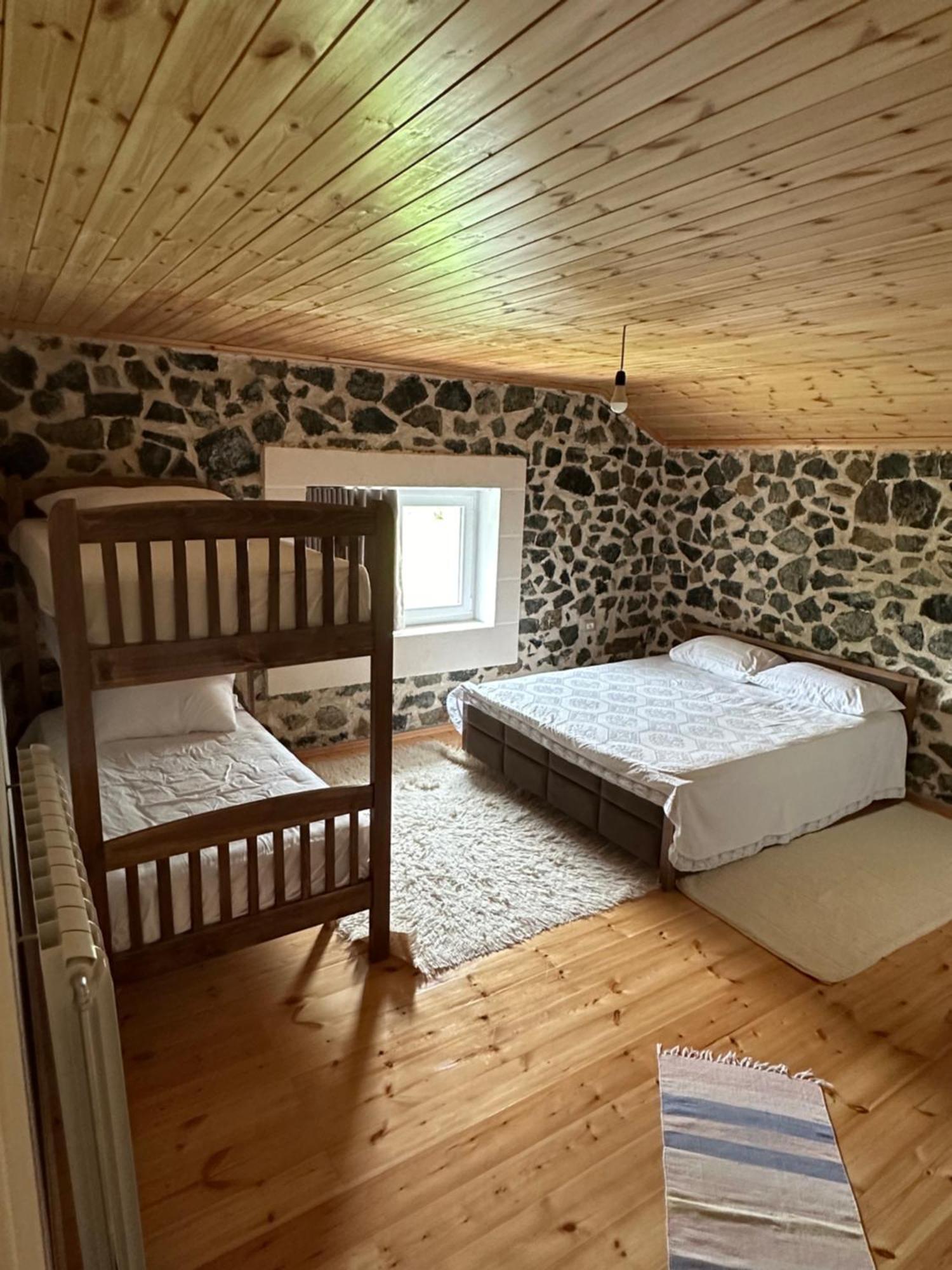 Guest house 3 Vellezerit Doci *